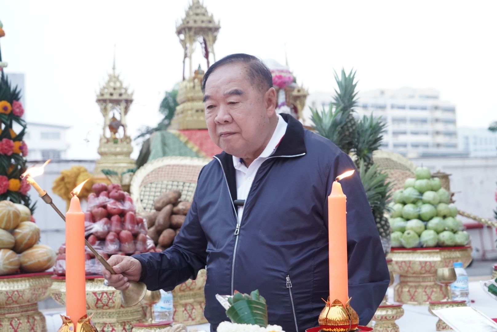 “บิ๊กป้อม” นําบวงสรวงรับพลังดาวพฤหัส ก่อนยกทัพพลังประชารัฐขึ้นรถไฟ ปราศรัยหาเสียงโคราช