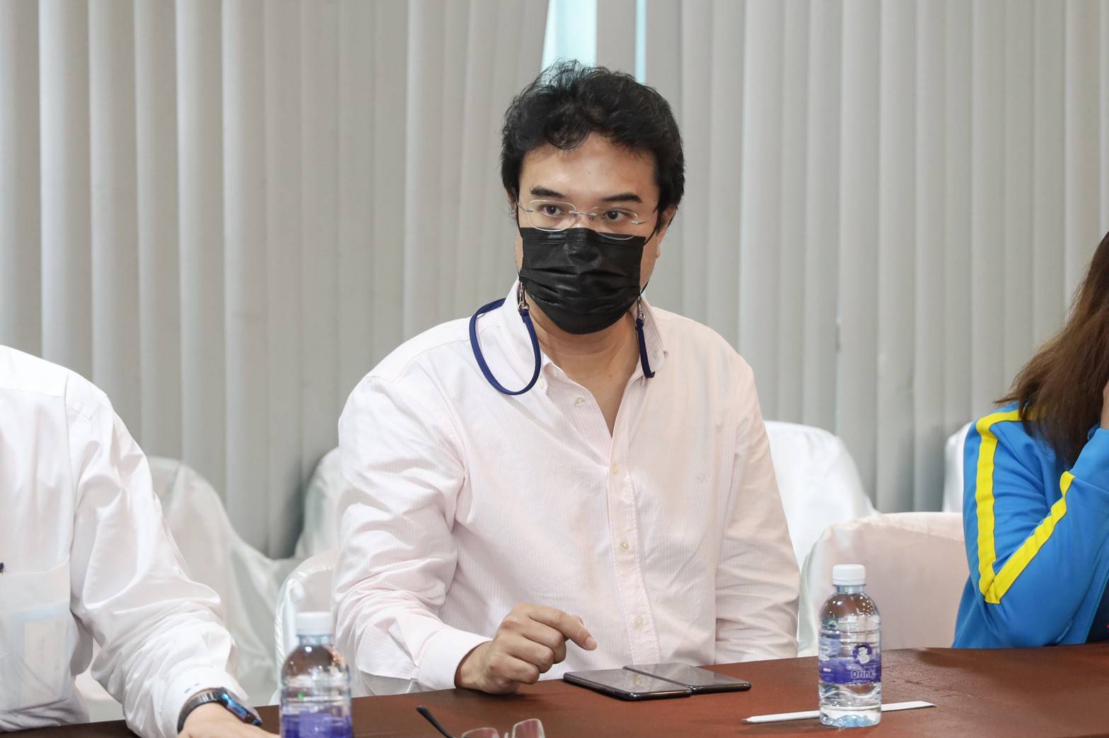 ศปฉ.ปชป.ผนึกโรงพยาบาล-ชุมชน เร่งหารือ-ทำความเข้าใจส่งต่อผู้ป่วยโควิด 