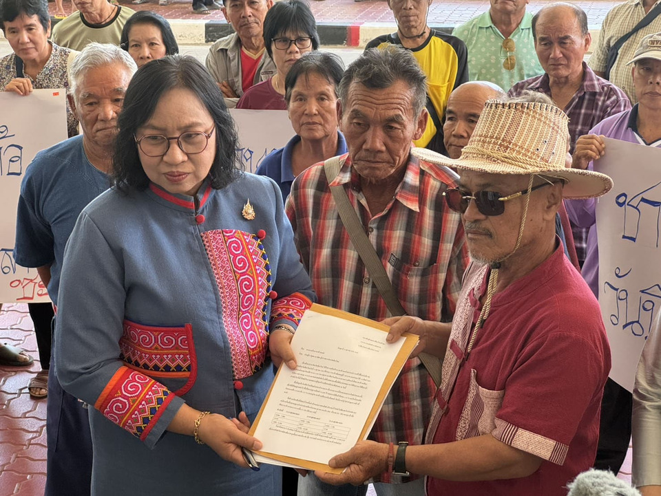 ชาวนาเชียงใหม่ร้องรัฐช่วยด่วน หลังราคาข้าวเปลือกเหนียวดิ่งเหลือแค่ 6.60 บาท 