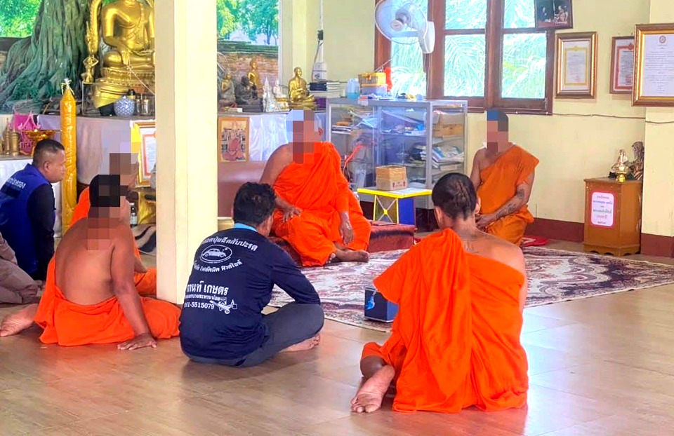 ช็อกวงการสงฆ์! บุกวัดดังประจวบฯ จับสึกเจ้าอาวาสเสพยาบ้า พบพระขายกัญชา-ต่างด้าวแฝงตัว