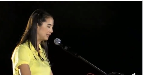 'ปารีณา' หลั่งน้ำตาแถลงการณ์จุดยืนปกป้องสถาบัน ลั่น 'หยุดเหยียบย่ำหัวใจกัน คนบ้านฉันรักในหลวง'
