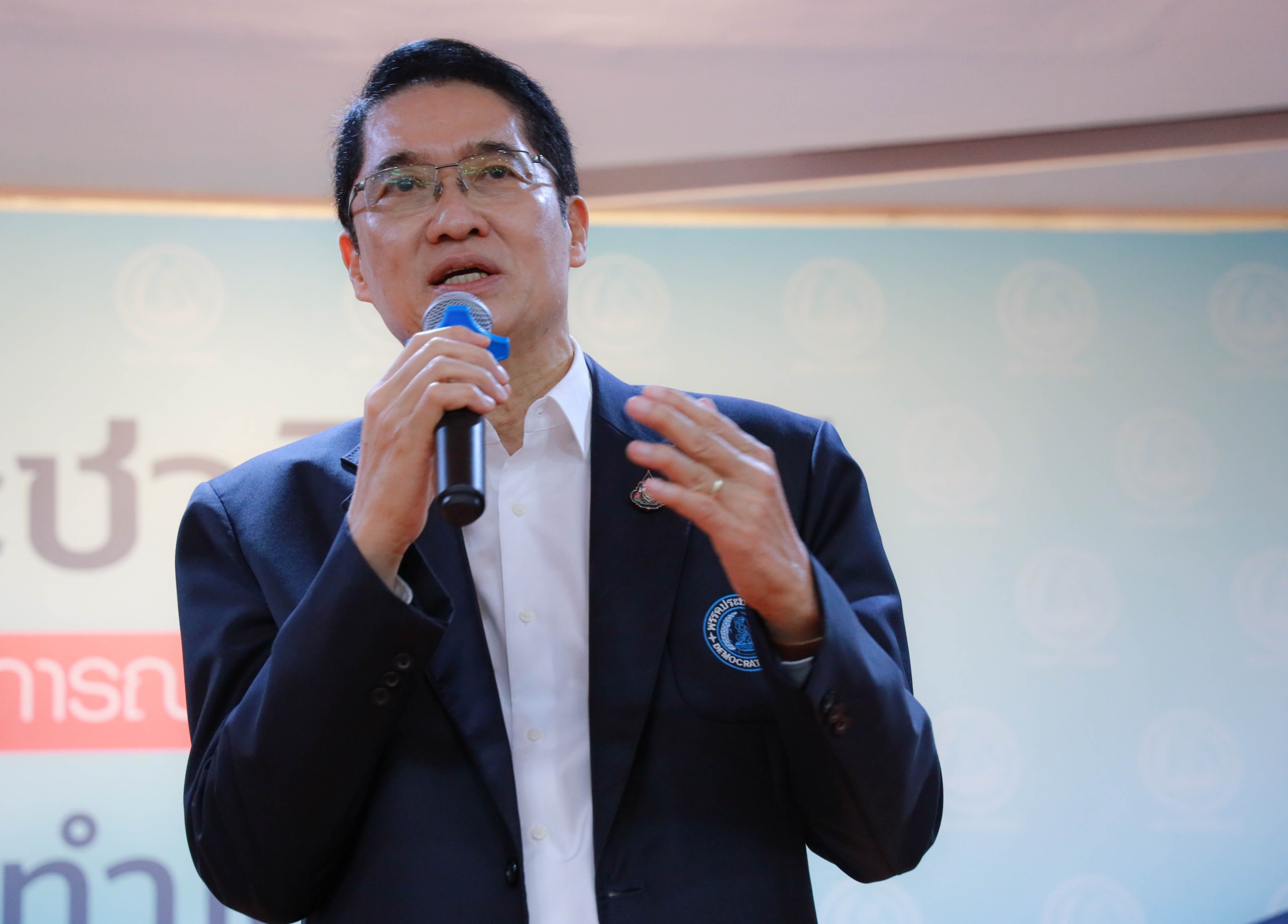 "องอาจ" แนะควรยุบสภาหลังแบ่งเขตเลือกตั้งเรียบร้อยก่อน ยันปชป.ไม่กังวลพร้อมเลือกตั้งตลอดเวลา