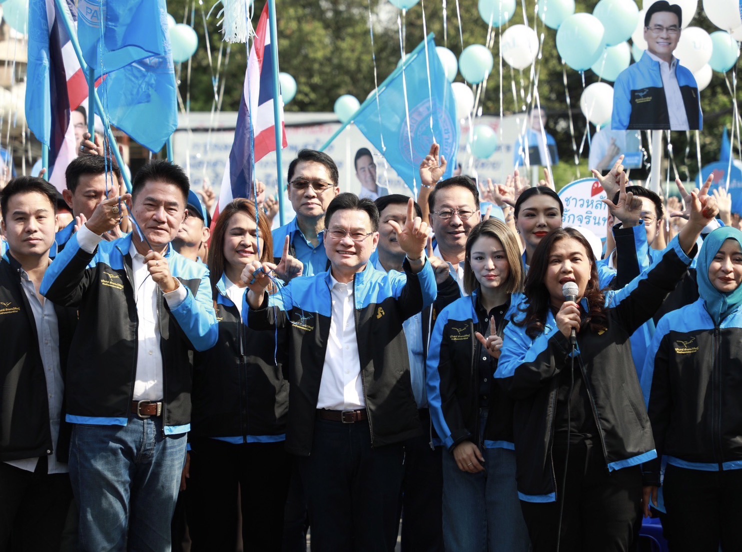 คึกสุดๆ!   "จุรินทร์" นำทีม ปชป. เปิดศูนย์เลือกตั้งเขตหลักสี่ ศูนย์แรก กทม. ส่ง "ผู้การแต้ม" ชิงส.ส.