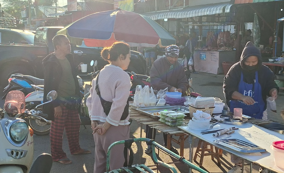 วันสิ้นปี "ตลาดช่องจอม" ไม่คึกคัก ชาวบ้านยังกังวลความปลอดภัยหลังหยุดยิง