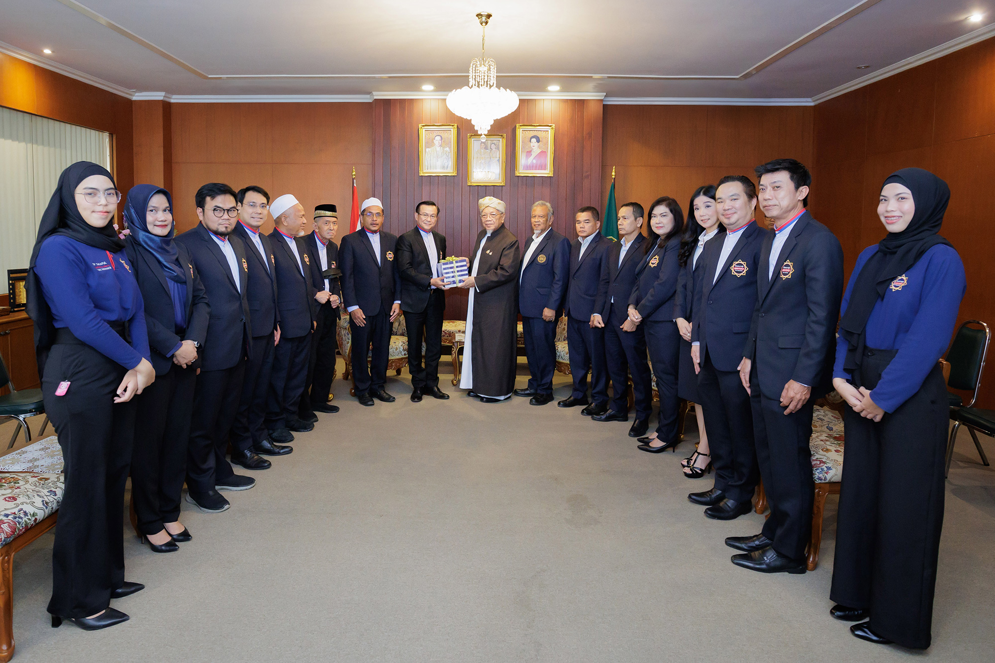 ทิพยประกันภัย นำคณะกรรมการชะรีอะห์ เข้าเยี่ยมคารวะท่านจุฬาราชมนตรี