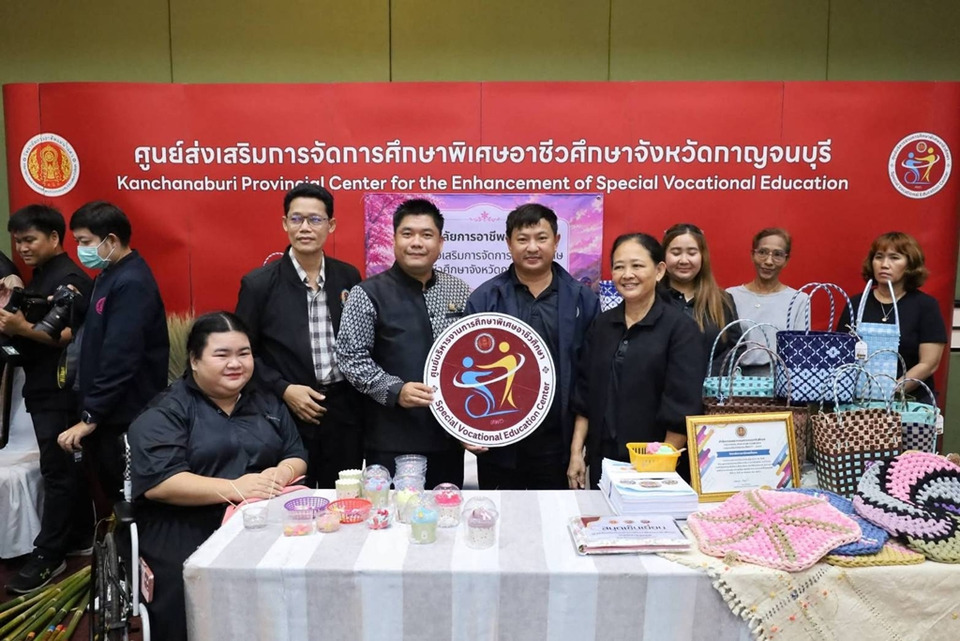 มรภ.กาญจนบุรี ร่วมงาน “จากใจถึงกัน” พม.มอบทุน-สวัสดิการ ยกระดับคุณภาพชีวิตประชาชน