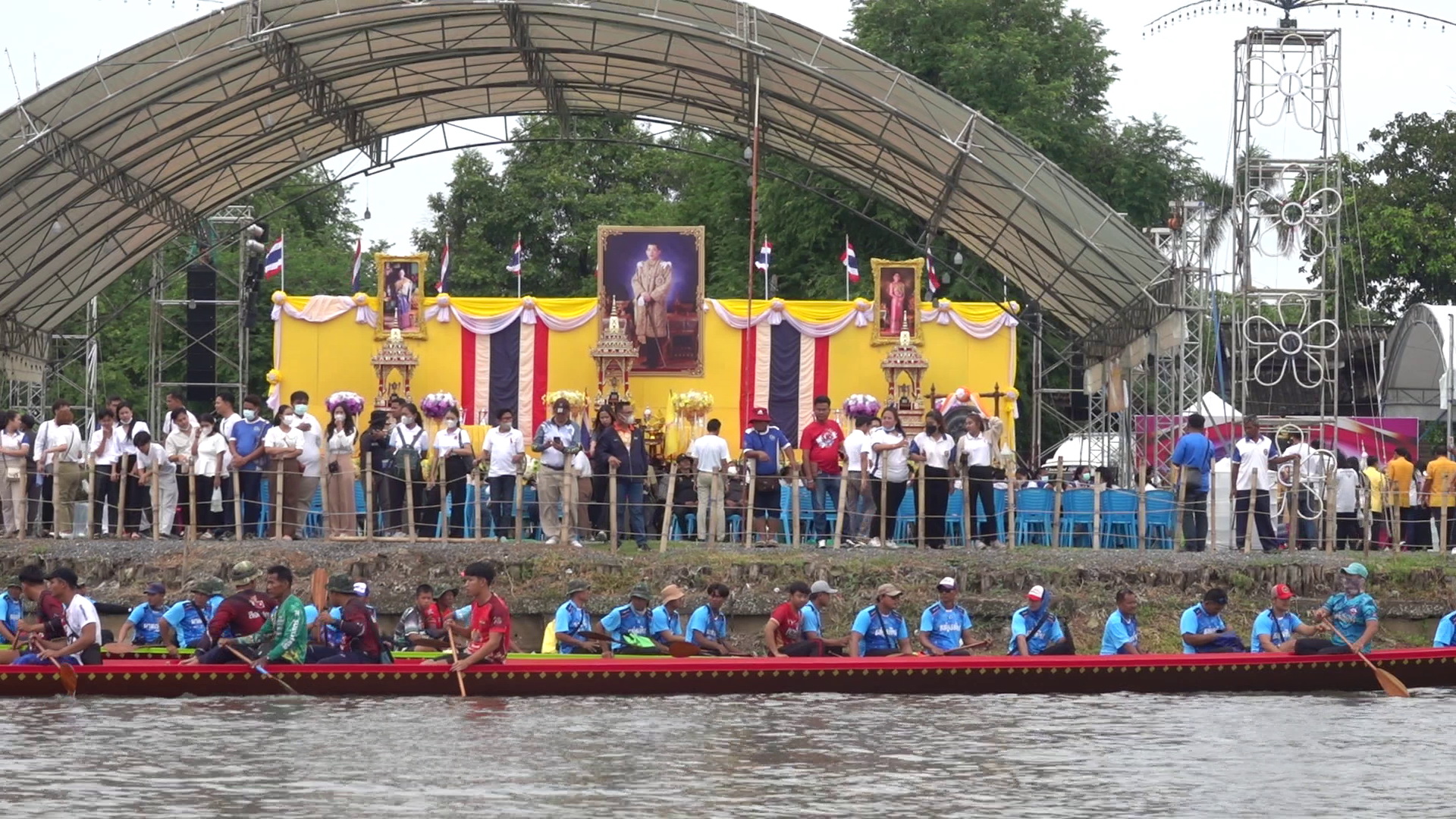 ปทุมธานีเปิดแข่งขันเรือยาวประเพณีนครรังสิตชิงถ้วยพระราชทานฯอย่างยิ่งใหญ่