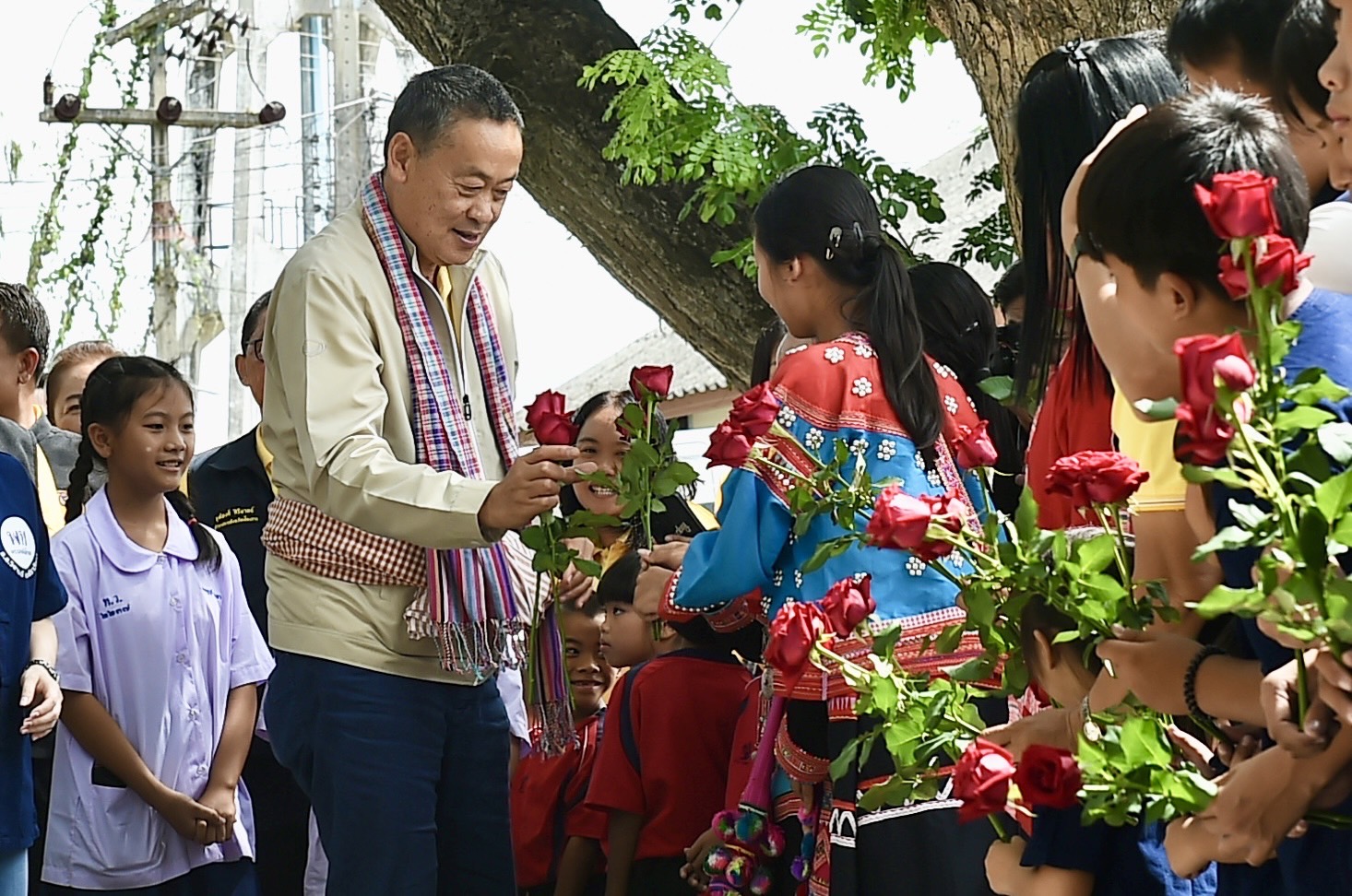 “นายกฯ” ลงพื้นที่เชียงราย ดูโครงการอนุรักษ์ฟื้นฟูแหล่งน้ำหนองฮ่าน อนุมัติ3 โครงการ 110 ล้าน  เซอร์ไพรส์วันเกิดล่วงหน้า “วิสาร” 68ปี