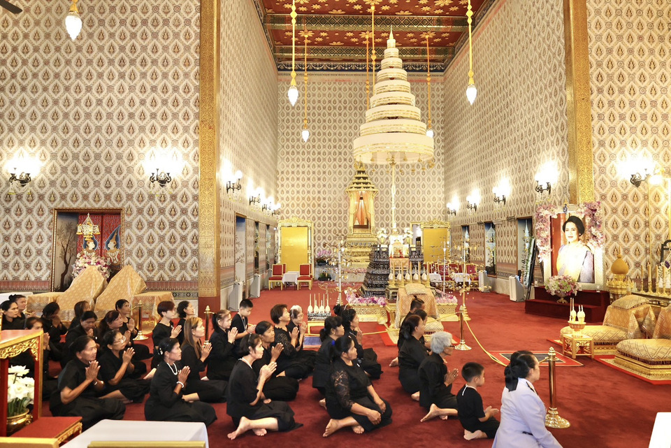 พสกนิกรชาวไทย เข้ากราบถวายบังคมพระบรมศพ “พระพันปีหลวง” ด้วยสำนึกในพระมหากรุณาธิคุณ