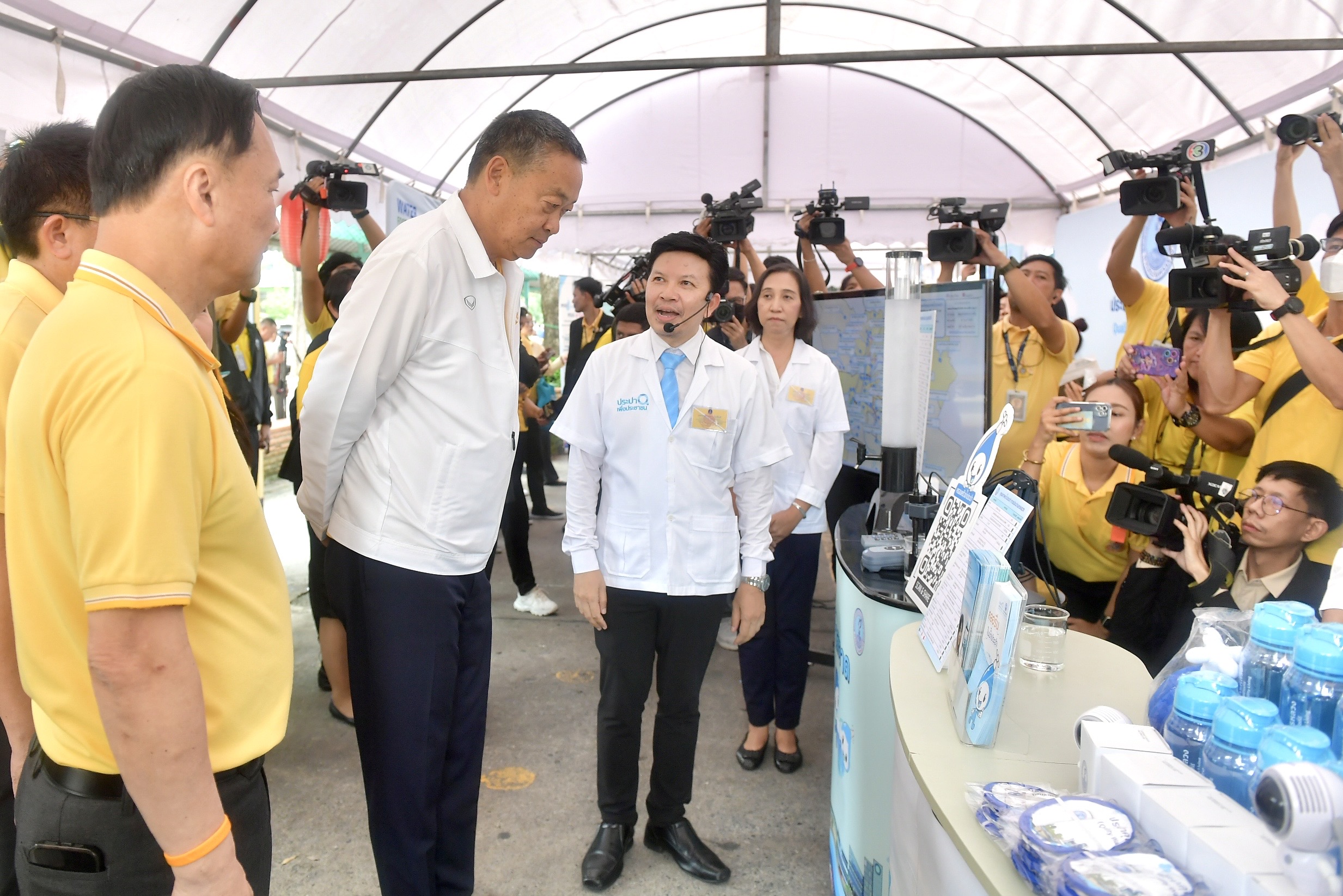 นายกฯ เปิดโครงการ “หลอมรวมใจ มอบน้ำใสสะอาดให้โรงเรียน” เฉลิมพระเกียรติในหลวง ส่งเสริมสุขภาพให้ นร.