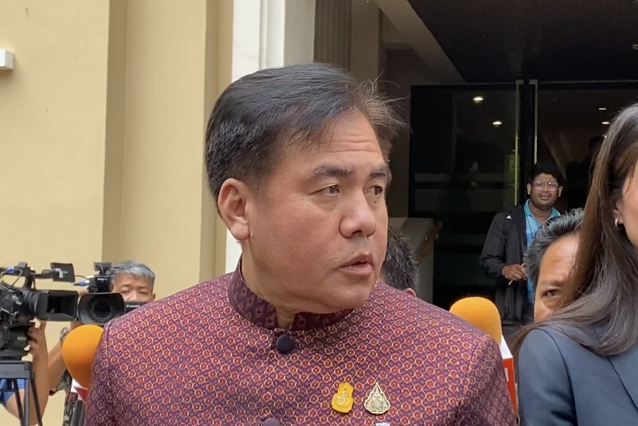 "สุรพงษ์" ปัดตอบ "ปปช." ชี้มูลความผิด "อดีตผู้ว่าฯกทม.-ผู้บริหารบีทีเอส" คดีรถไฟฟ้าสายสีเขียว กระทบ "20 บาทตลอดสาย" หรือไม่