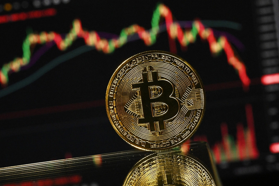"บิตคอยน์" ร่วงหลุด 60,000 ดอลลาร์ เงินไหลออก ETF ต่อเนื่อง 7 สัปดาห์ กังวลดอกเบี้ยสหรัฐฯกดดันตลาดคริปโท