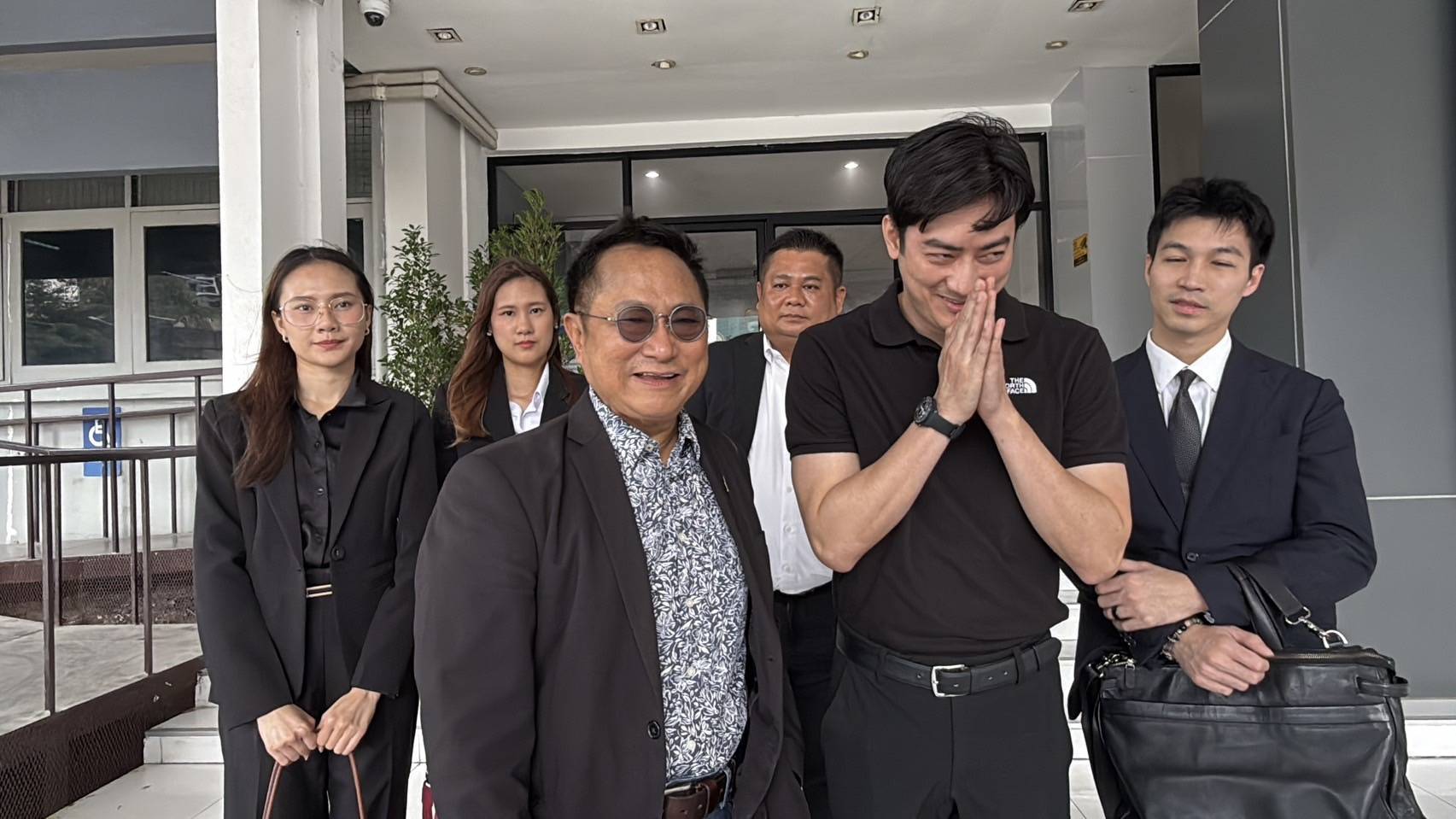 ตำรวจกองปราบฯ เรียก "ฟิล์ม รัฐภูมิ" เปลี่ยนข้อหาจากพยายามกรรโชกเป็นพยายามฉ้อโกง