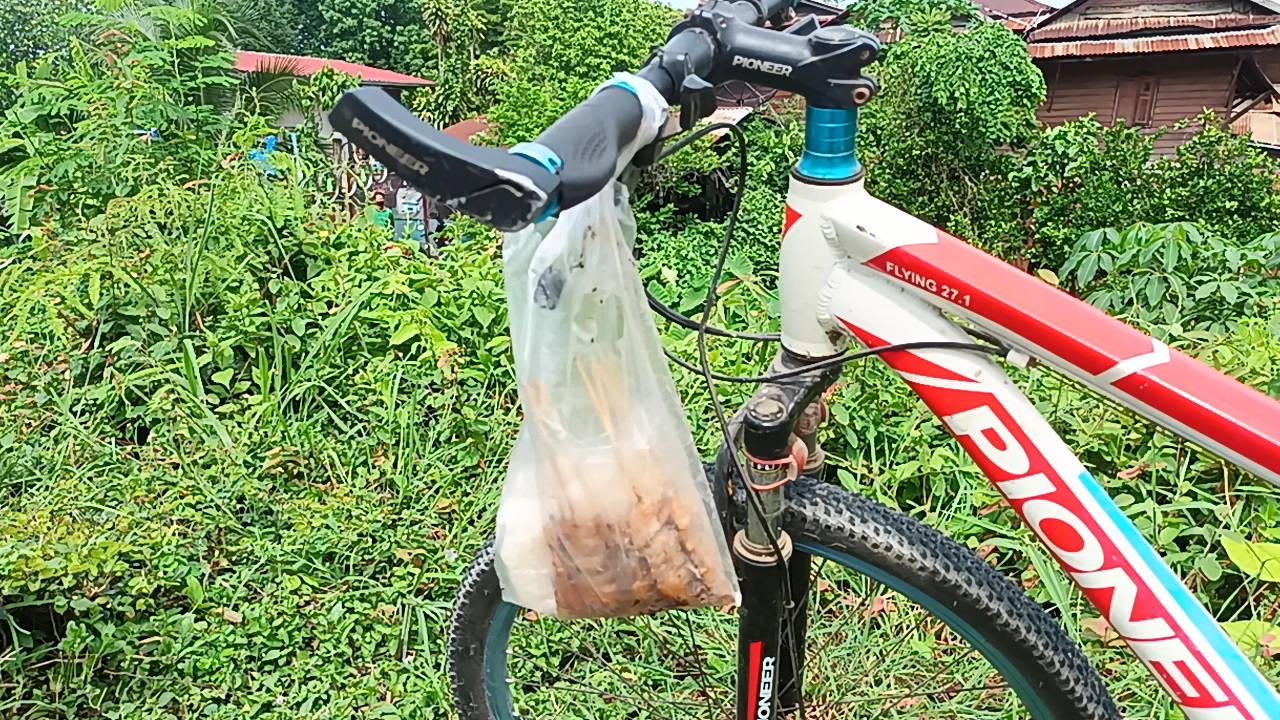 สระบุรี ตาปั่นจักรยานซื้อข้าวเหนียวหมูปิ้งให้หลาน พบกลายเป็นศพอยู่ข้างทาง