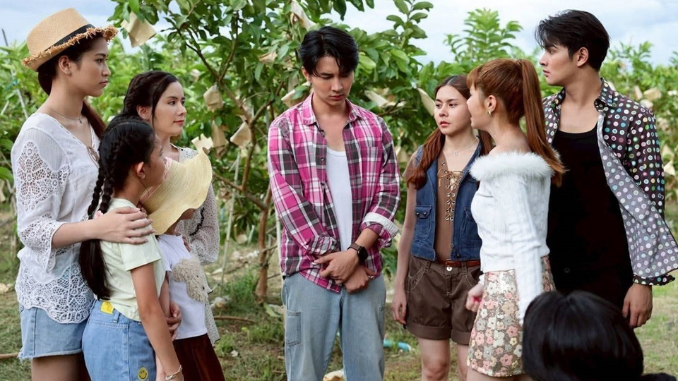 รีสอร์ตถูกยึด คนทยอยจากไป เหลือแค่ “ลอย–พิมพ์” ใน เงารักใต้แสงเทียน EP.9