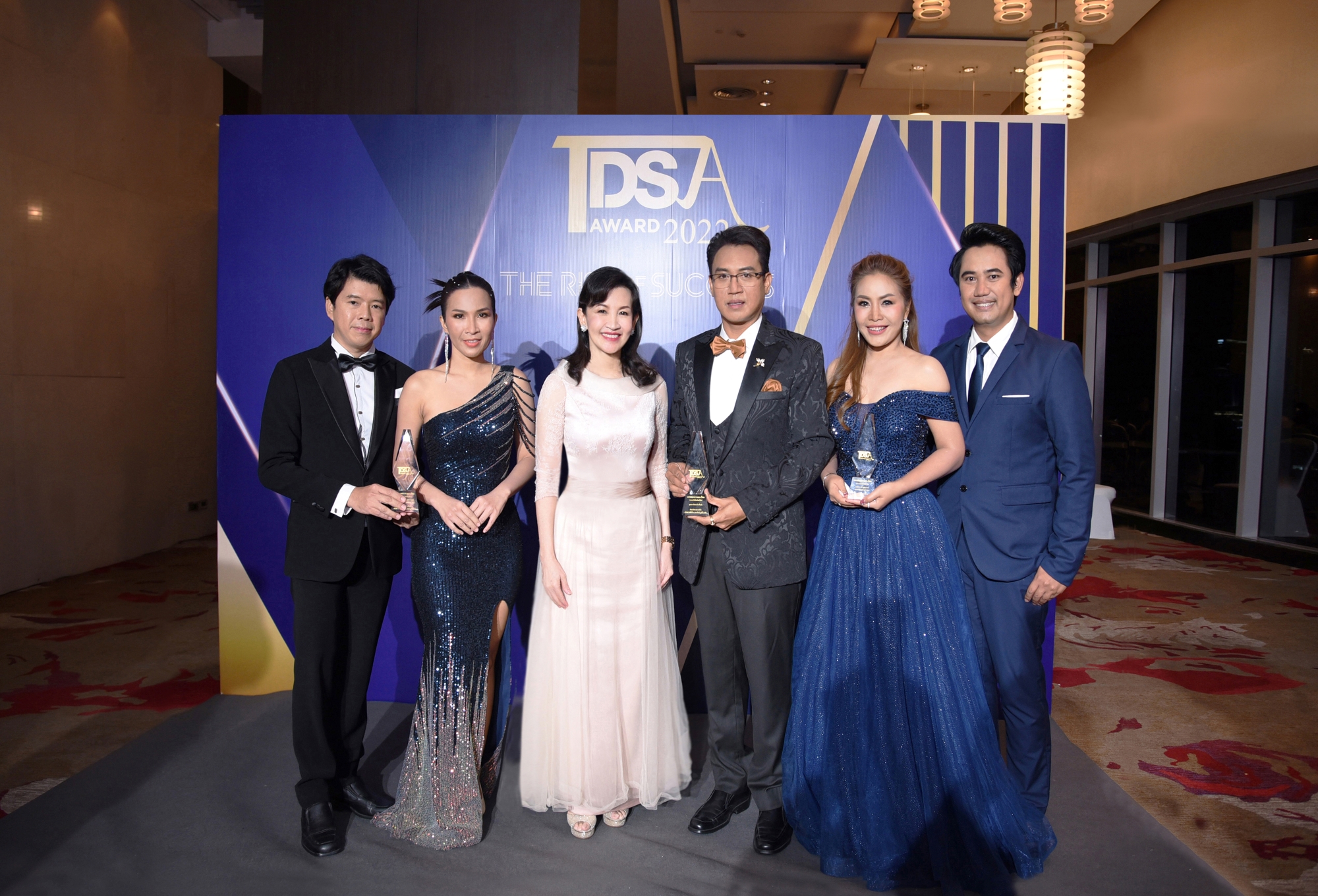 สุดยอดรางวัลแห่งเกียรติยศ นักธุรกิจขายตรงดีเด่น 2565 "TDSA AWARD 2022"