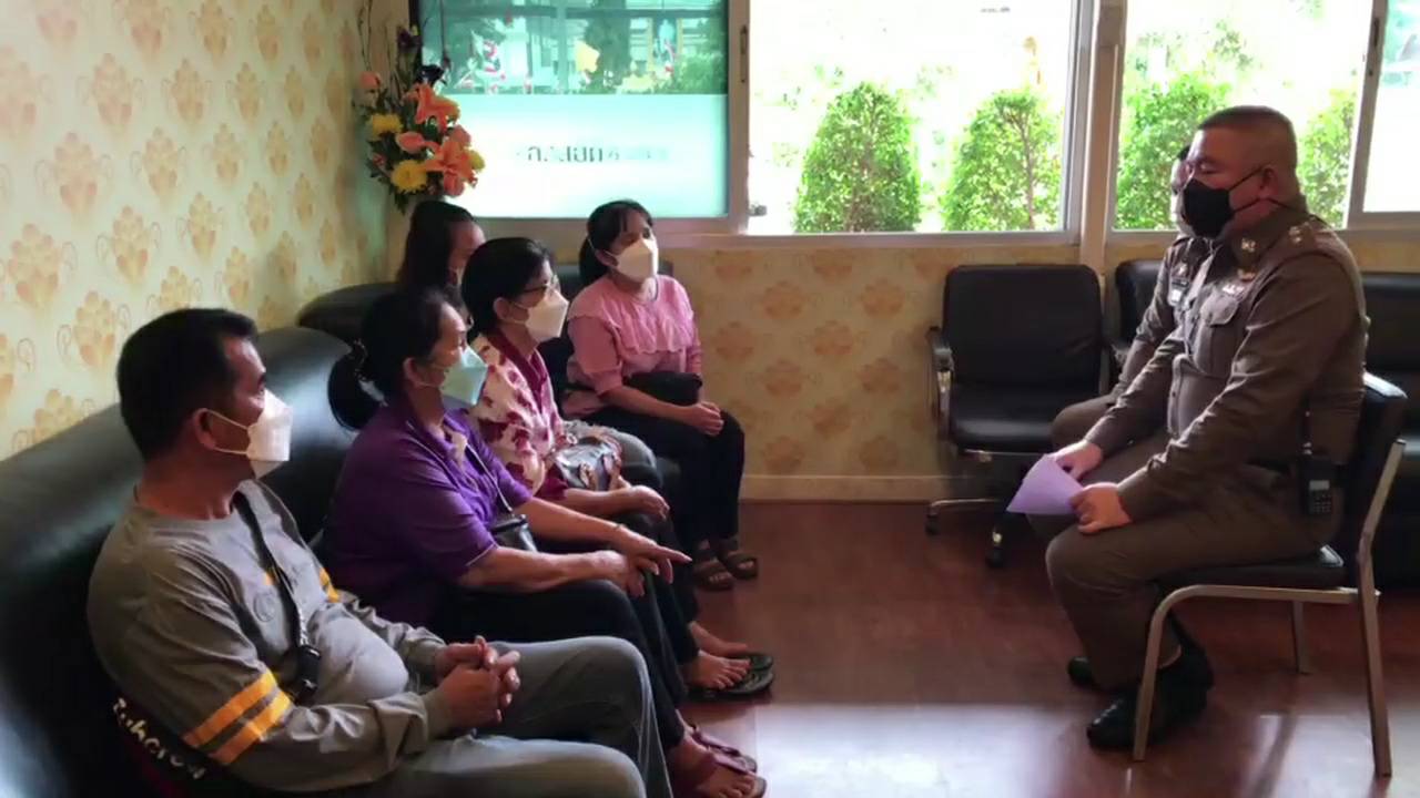 สาวอ้างรับฉีดวัคซีนแอสตร้าฯ แต่ฉีดน้ำเกลือให้ผู้สูงอายุ โร่แจ้งความ ตำรวจตั้ง 4 ข้อหา ส่งฟ้องศาล