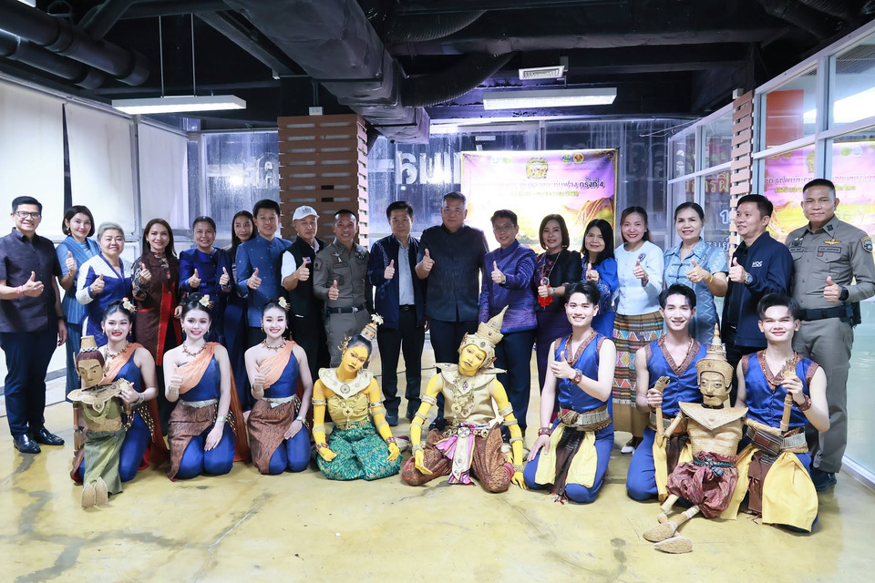มหาสารคามชูอัตลักษณ์อีสาน จัด มหกรรมหุ่นกระติ๊บข้าวและหุ่นฟาง ครั้งที่ 4 