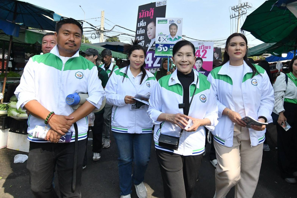 “ปวีณา” ชูนโยบายแก้ปัญหายาเสพติด-อาชญากรรม คืนความยุติธรรมให้สังคม ลุยหาเสียงย่านมีนบุรี วังทองทลาง 