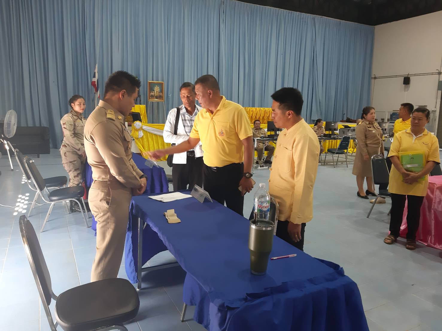 รองผู้ว่าฯแม่ฮ่องสอนลงพื้นที่อำเภอปาย-ปางมะผ้าตรวจเยี่ยมสถานที่รับสมัครสมาชิกวุฒิสภา 
