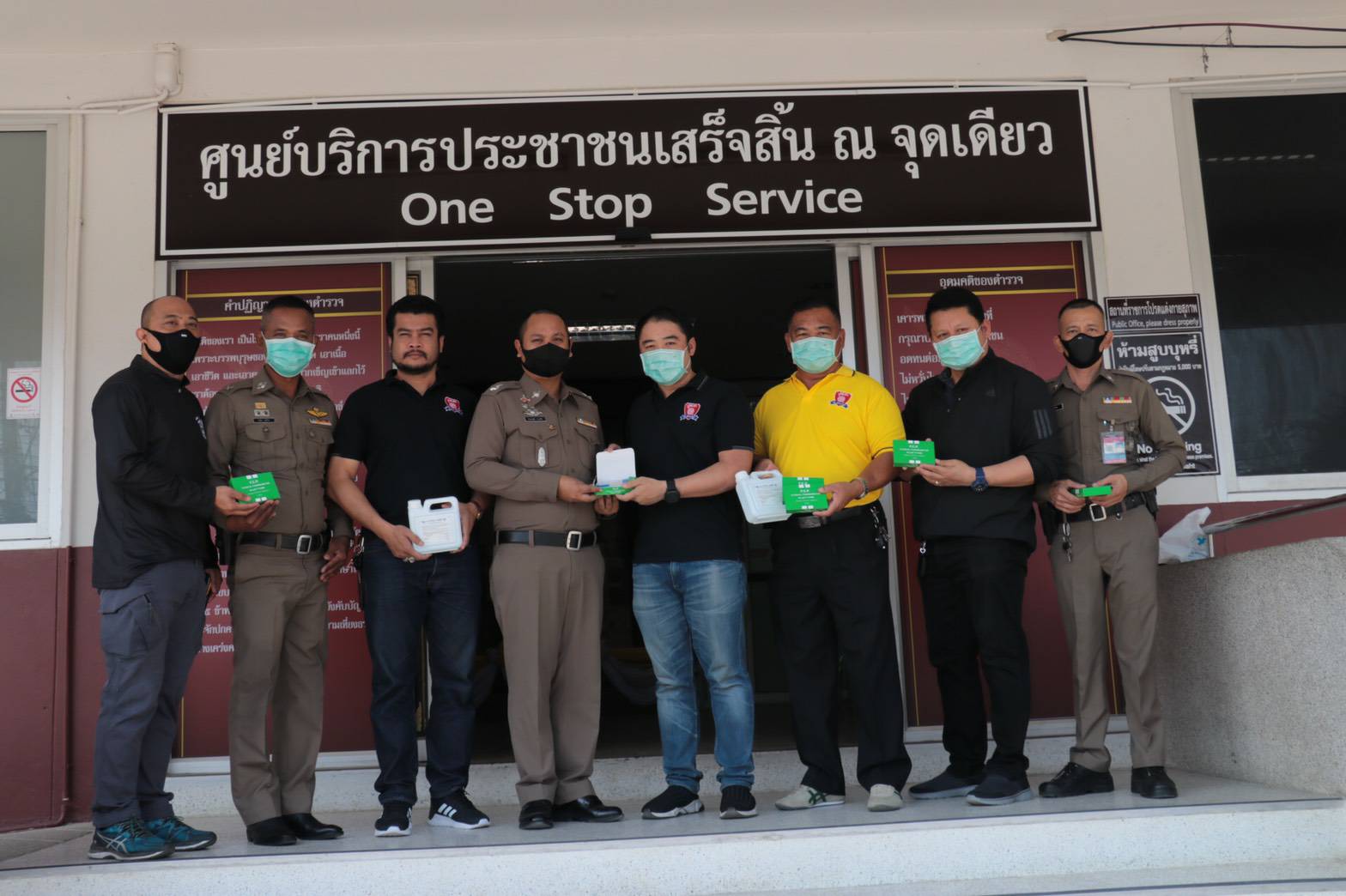 ตำรวจเมืองราชบุรี รับมอบปรอทวัดไข้และเจล ป้องกันโควิด-19