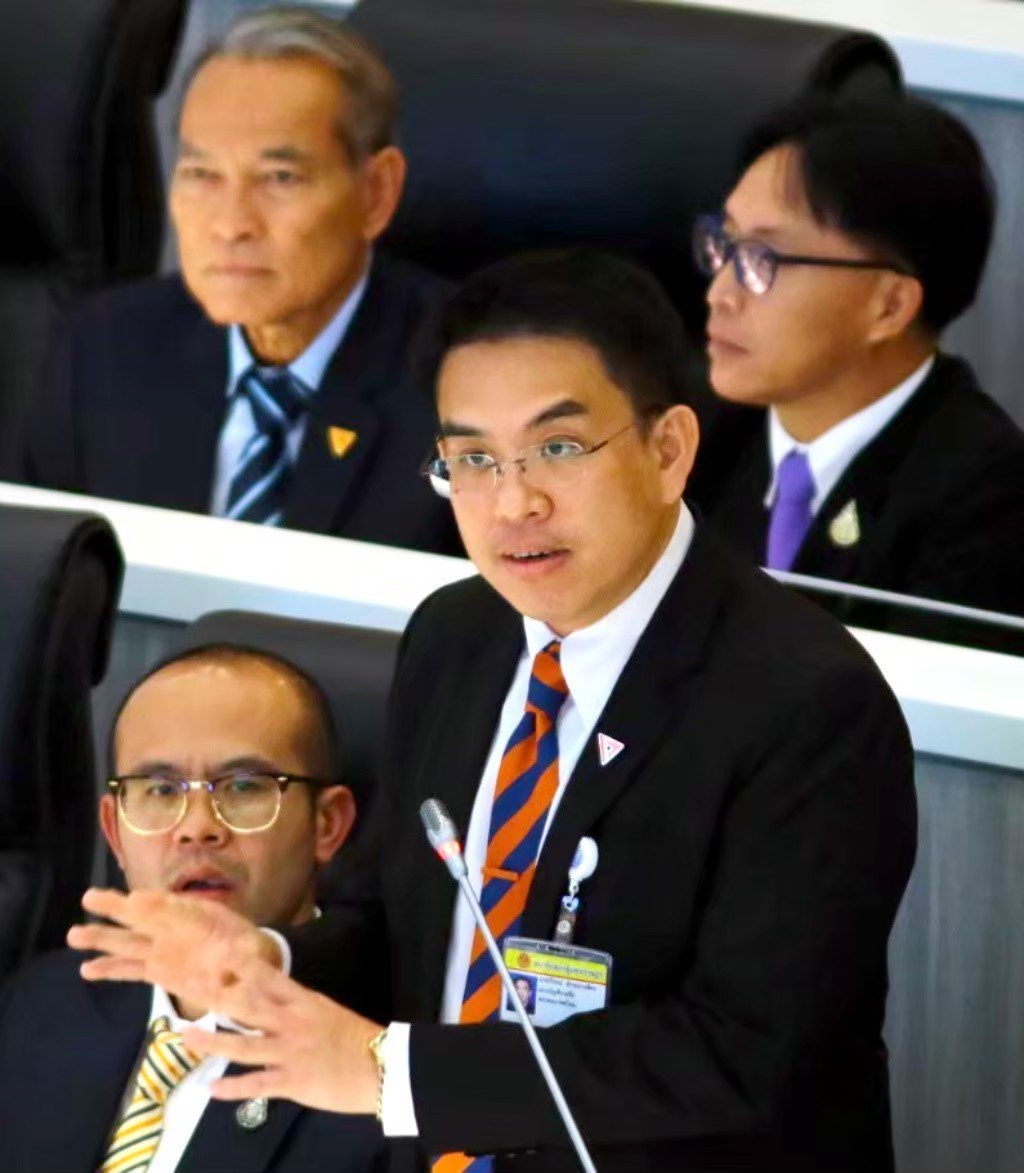 "ก้าวไกล”ตั้งกระทู้ถาม“ณัฎฐพล”มาตรการลงโทษครูคุกคามนร.แสดงออกทางการเมือง "รมว.ศธ."สวนกลับ ร่วมม็อบเพื่อต้านคอร์รัปชั่น 