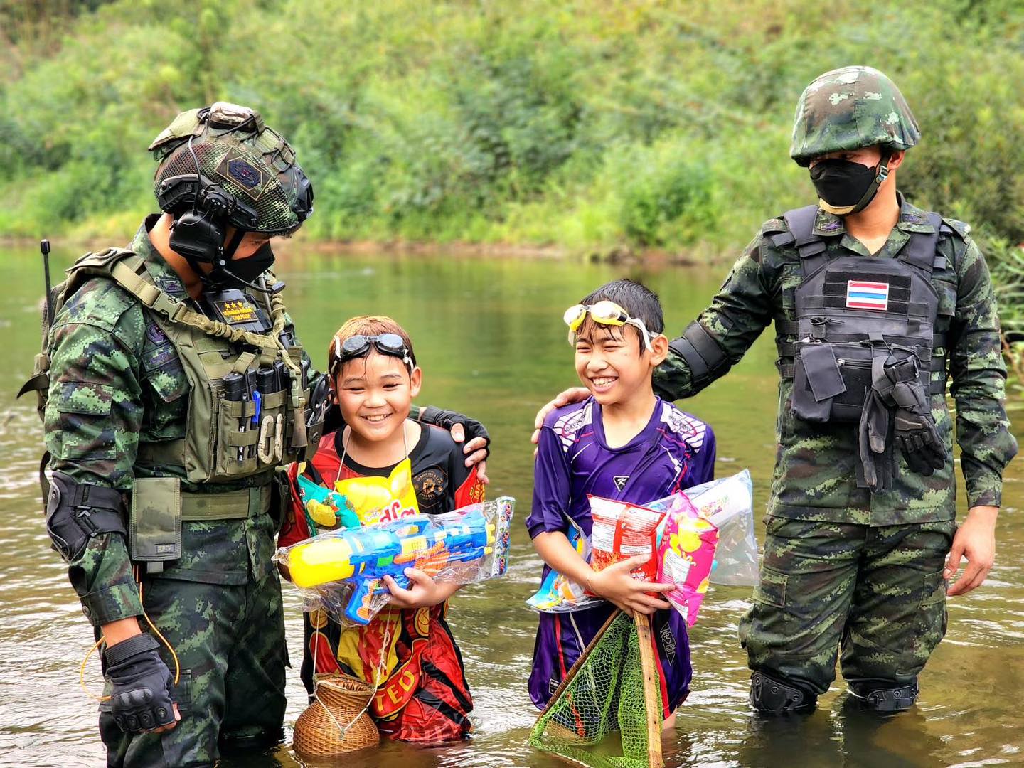Army Delivery ! กองทัพส่งความสุขเด็ก- เยาวชน ชายแดนจ.เลย "วันสงกรานต์" 