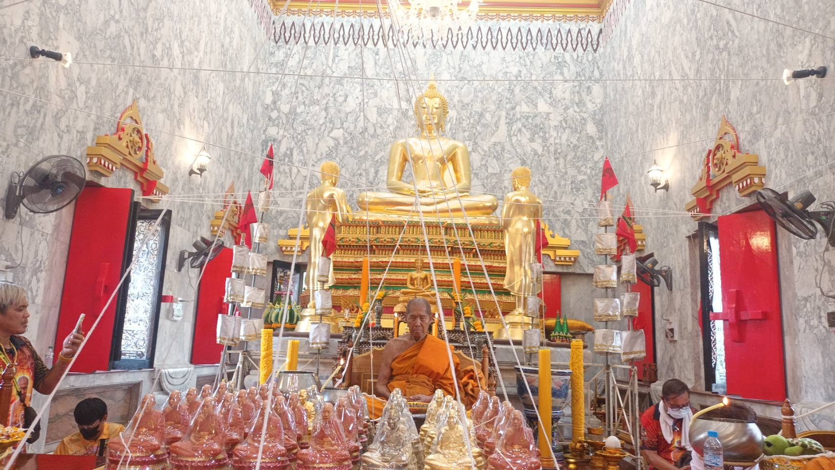 ดาราสายบุญ ห่วงใยนักบิด เปิดจองเหรียญรุ่นจีวรบิน 66 เพื่อนักขี่รถ จยย. พกขับขี่ปลอดภัย