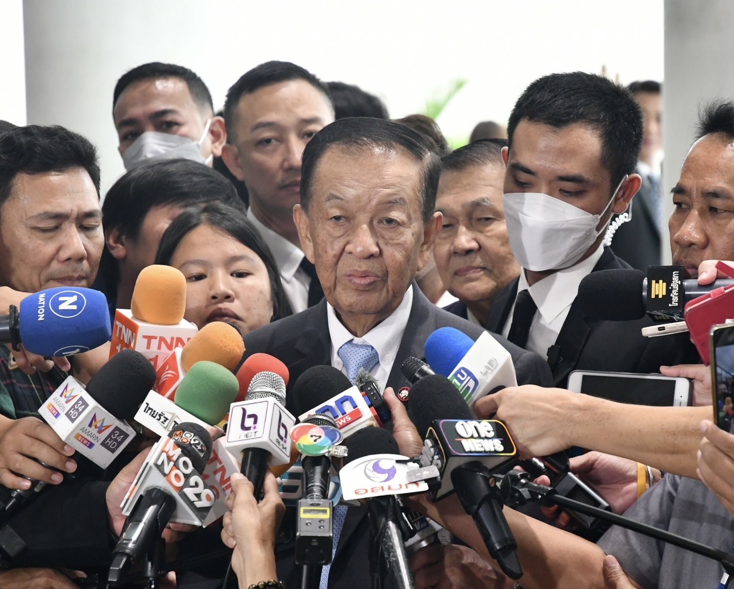 "วันนอร์" ยันงดประชุมรัฐสภาฯไม่เกี่ยวการเมือง ต้องรอศาลรธน.ชี้ขาดจะได้ปฏิบัติถูก เชื่อรอไม่นาน 