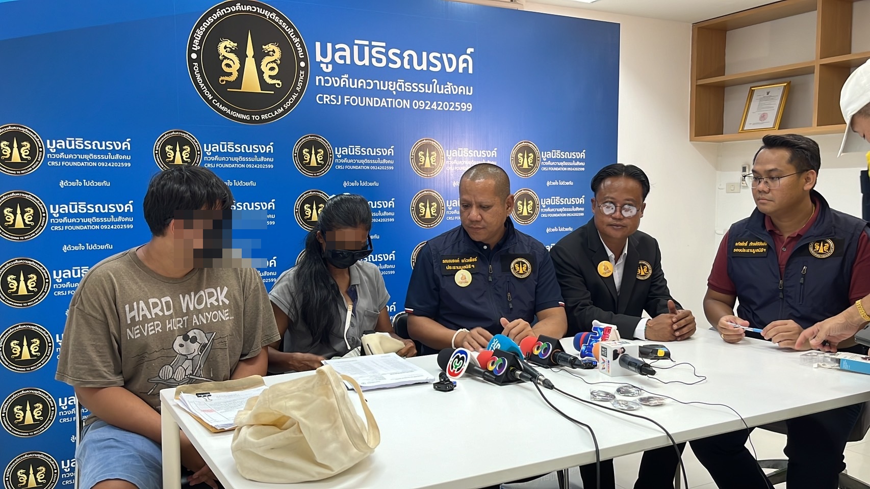 หนุ่มพาแม่จากพัทยาร้องมูลนิธิรณรงค์หลังน้องชายม.5 ถูกอดีตแฟนสาวกับครอบครัวหลอกเงินไปเกือบ 1 ล้าน