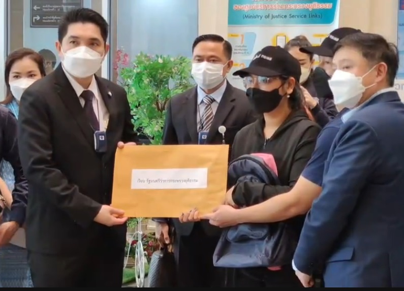 พ่อ-แม่ 'น้องจีฮุน'พร้อมทนายยื่นคำร้องถึงกระทรวงยุติธรรมให้ตรวจสอบสาเหตุการเสียชีวิต