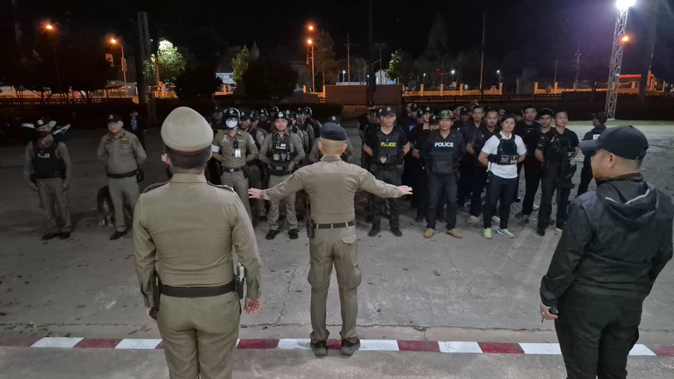 สภ.บ้านกรวด เข้าโหมดพร้อมรบ 24 ชม.รับสถานการณ์หลังกัมพูชาเคลื่อนอาวุธหนักประชิดจุดปะทะ
