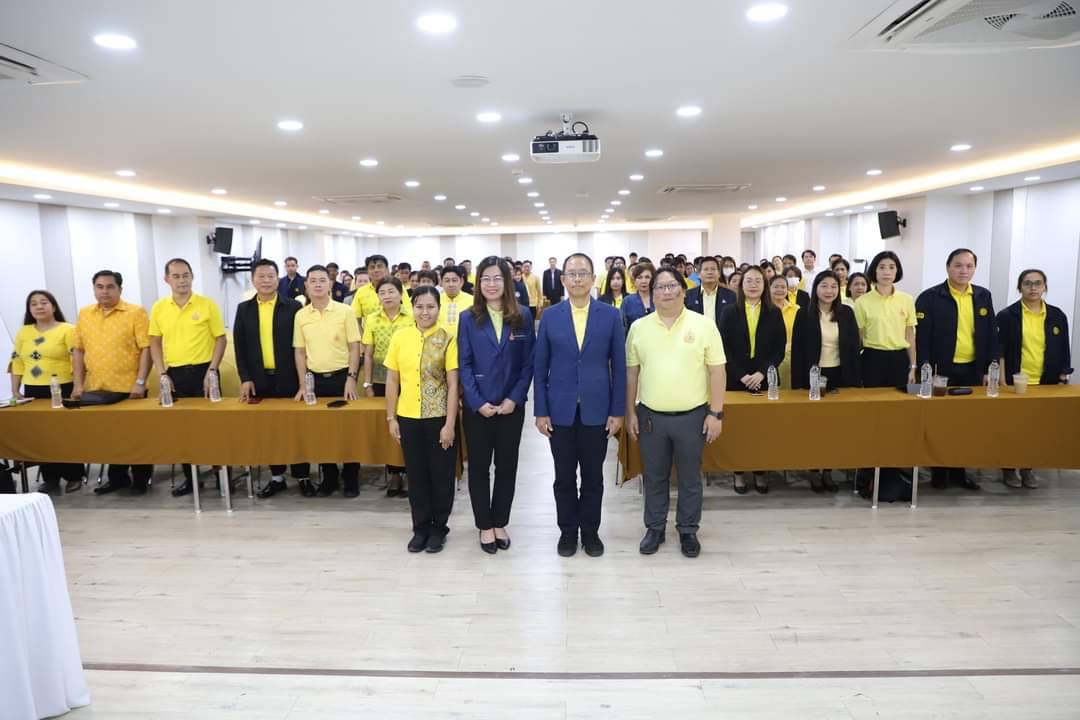 ผู้ว่าฯอ่างทองเปิดโครงการฝึกอบรมพัฒนาความคิดสร้างสรรค์และนวัตกรรมจังหวัดบริการประชาชน