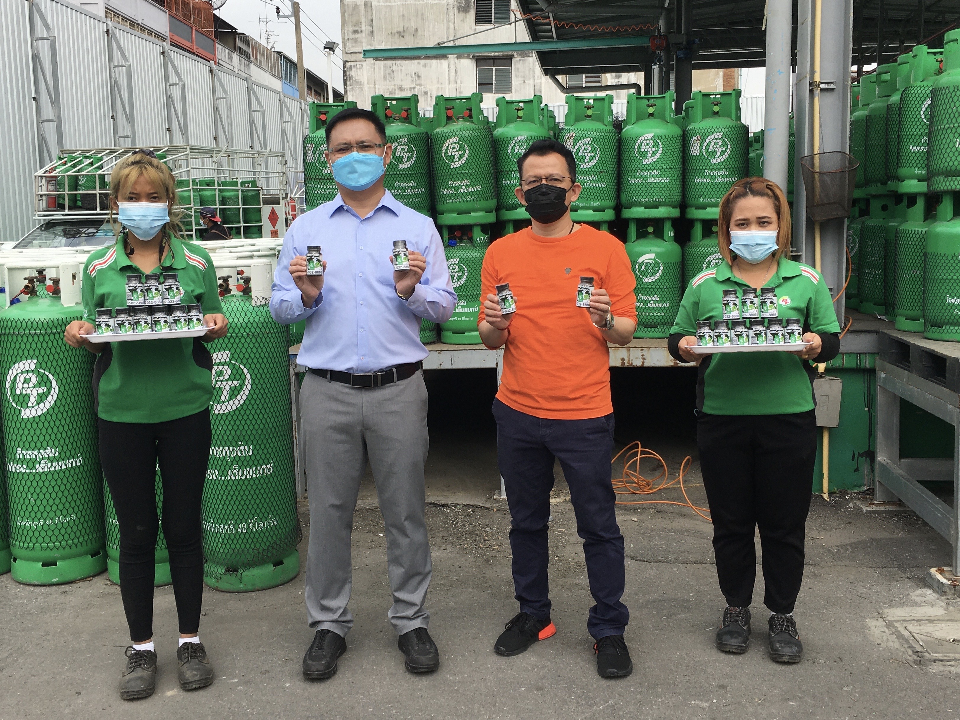 "PT LPG" ร่วมกับ "5 อาสา เพื่อประชาชน" ททบ.5 แจกฟ้าทะลายโจร เสริมภูมิคุ้มกันชาวชุมชนรอบโรงบรรจุก๊าซ สุขสวัสดิ์ 26