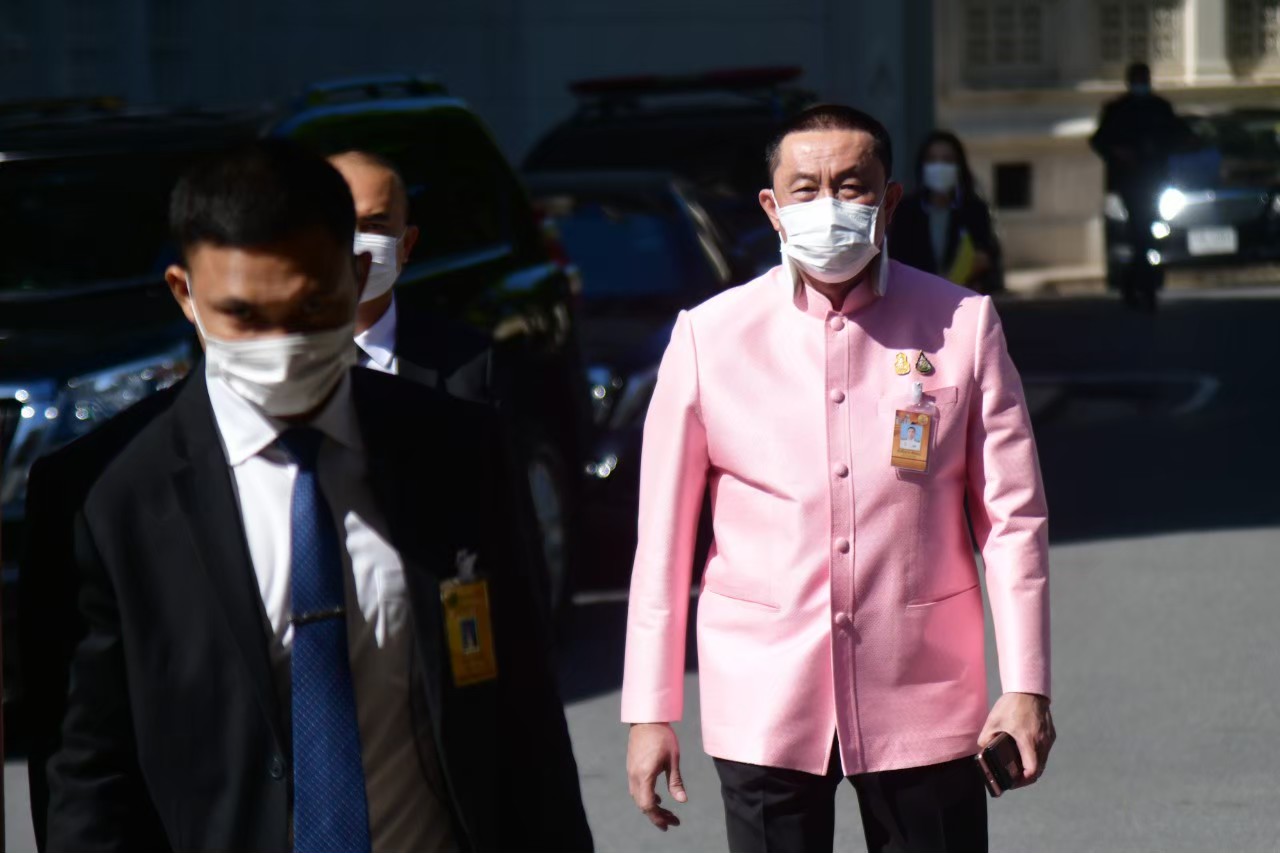 ศาลรัฐธรรมนูญสั่ง "ศักดิ์สยาม" หยุดปฏิบัติหน้าที่ รมว.คมนาคม 