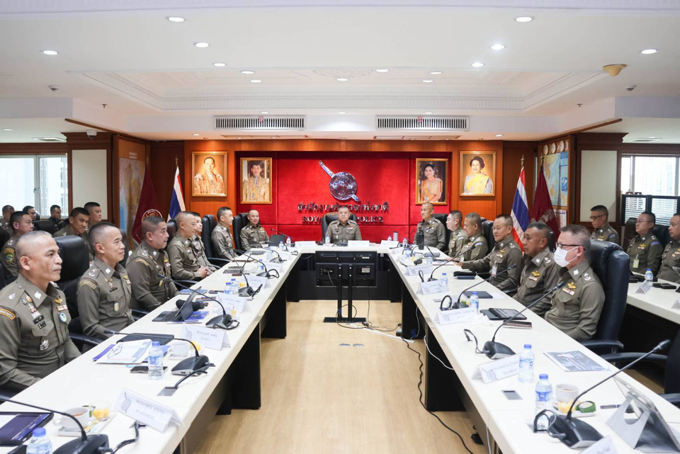 รอง ผบ.ตร. ประชุมขับเคลื่อน ศปอส.ตร. เดินหน้าปราบสแกมเมอร์ และพนันออนไลน์ โดยเฉพาะช่วงฟุตบอลโลก 