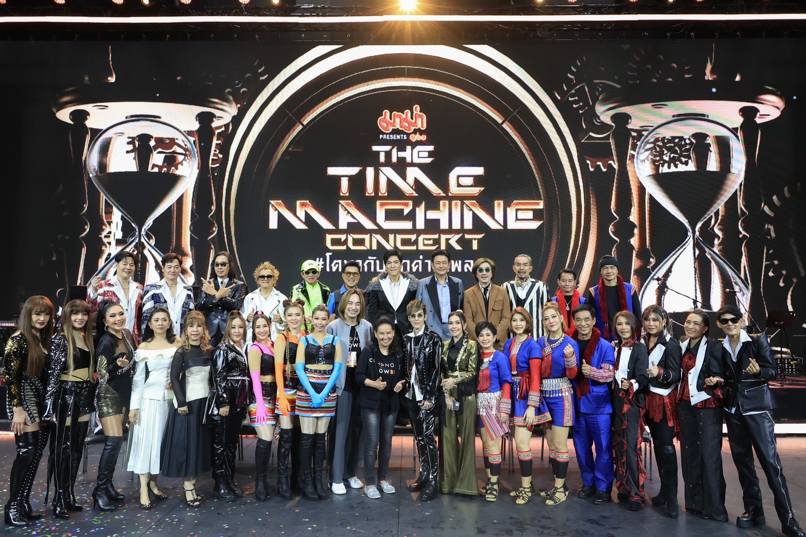 แฟนเพลงยุค 80-90 ลุกเต้นทั้งคอนเสิร์ต ปรบมือให้ CHANGE SHOWBIZ ในคอนเสิร์ต “THE TIME MACHINE CONCERT” #โตมากับทุกค่ายเพลง 