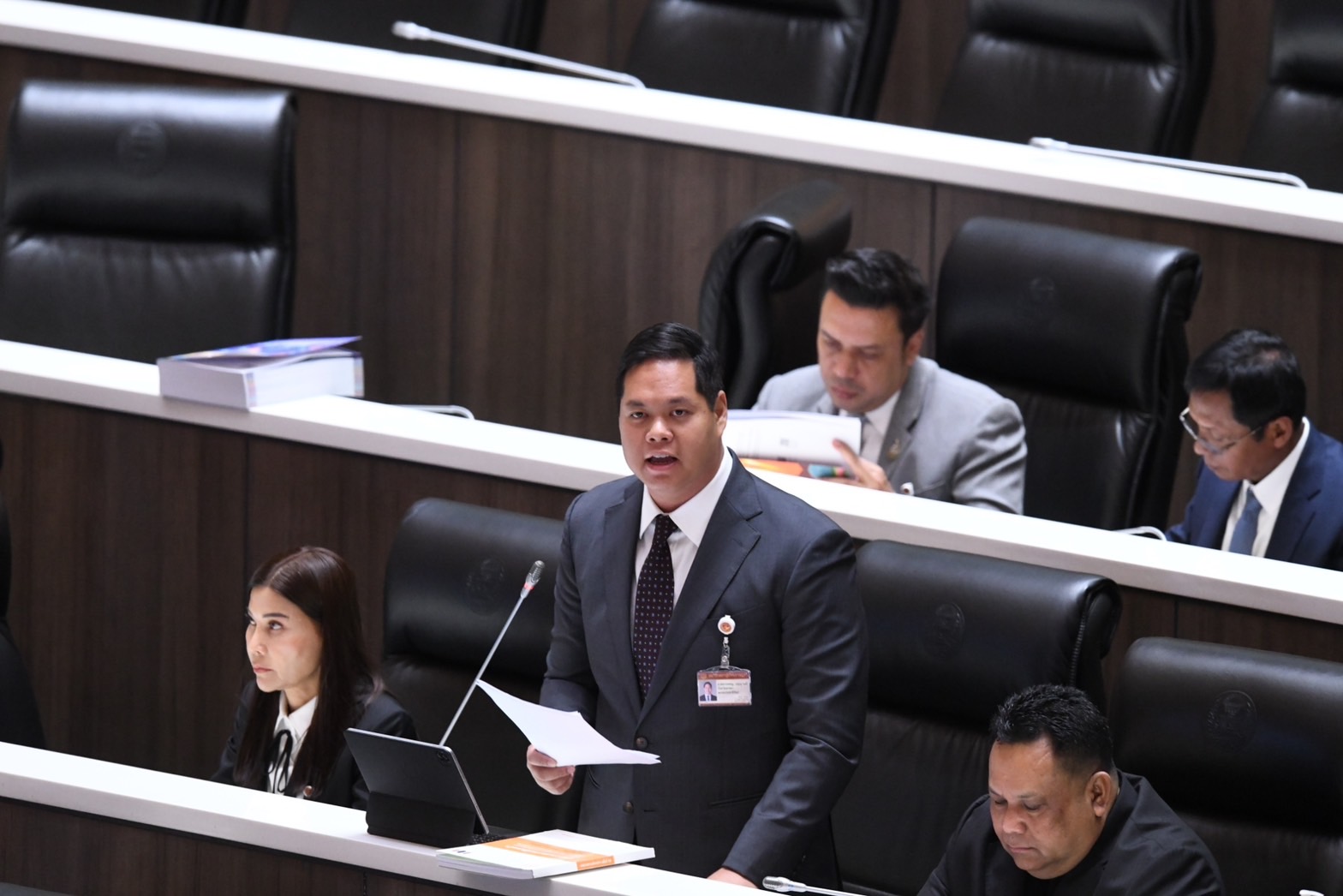 "สรรเพชญ" ถามกลางสภาฯ ซัด "การกระจายอำนาจ" อยู่ส่วนไหนของแผนการปฏิรูปประเทศ 
