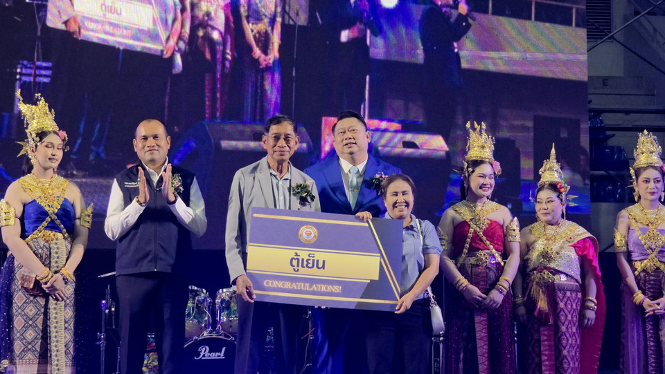 "อบจ.ปทุมฯ" ร่วม เทศบาลเมืองคลองหลวง จัดงานยิ่งใหญ่สดุดีนักรบชุดเทา ชูพลัง อสม. หมื่นคนก้าวสู่ยุคสมาร์ท