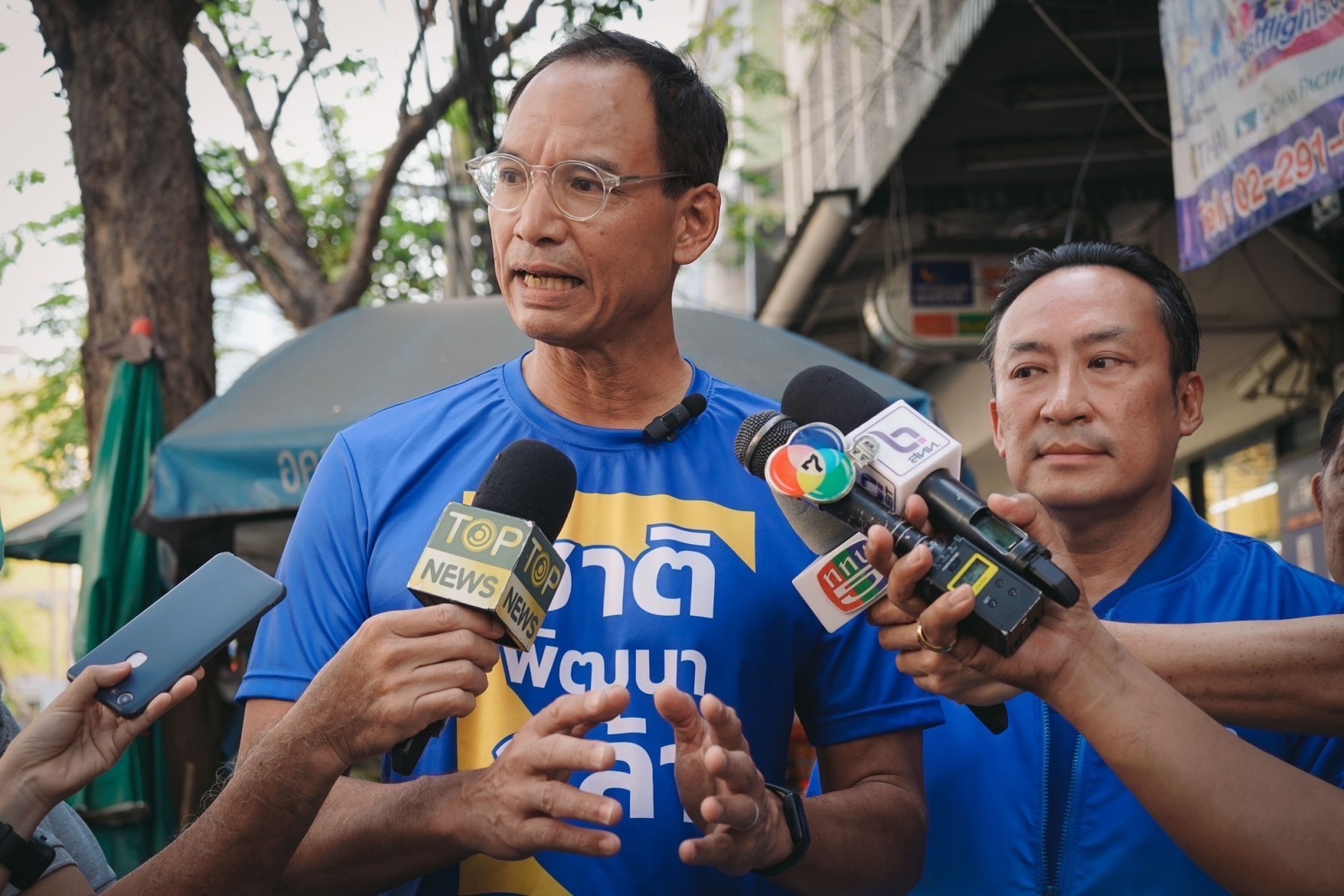 “กรณ์” ลุยบางคอแหลม คนพื้นที่ขานรับนโยบาย “ยกเลิกแบล็กลิสต์” แก้หนี้ทั้งระบบ