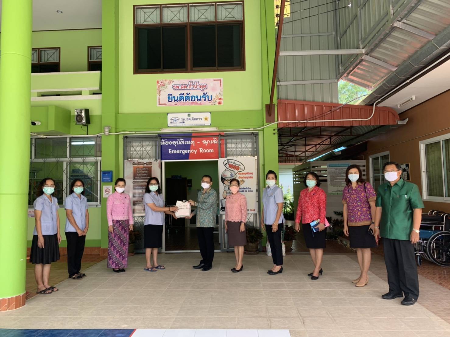 นพ.สสจ.พังงา ตรวจเยี่ยมให้กำลังใจบุคลากรสาธารณสุขและ อสม.ที่ปฏิบัติงานที่ รพ.สต.และด่านตรวจคัดกรอง 