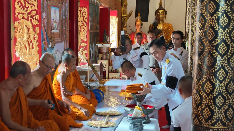 พระราชทานผ้าพระกฐินให้อำเภอลับแล ถวายวัดพระแท่นศิลาอาสน์ พระอารามหลวง
