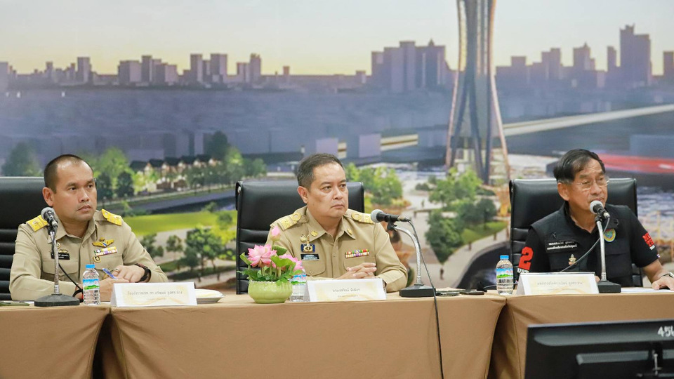 ผู้ว่าปทุมฯ ถกด่วนทุกหน่วย รับมือฝนถล่ม-น้ำท่วมขัง 3 วันติด เตรียมสู้พายุลูกสุดท้ายปลายปี 