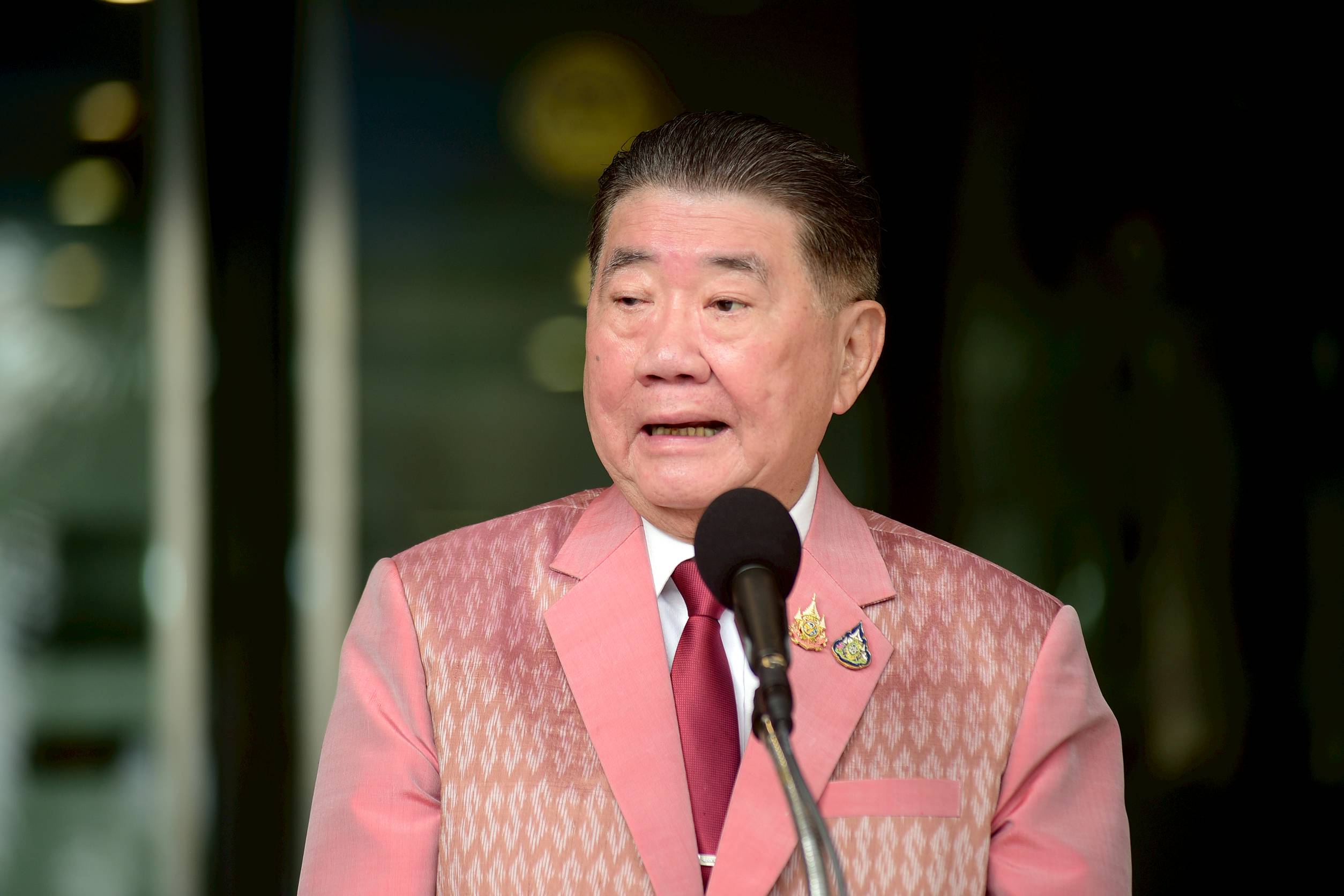 "ภูมิธรรม" บอกไม่มีปัญหา "สส.อีสาน เพื่อไทย" ไม่พอใจโผครม. ย้ำทุกอย่างอยู่ที่ "นายกฯ" ตัดสินใจ