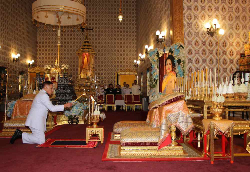 องคมนตรี เป็นประธาน บำเพ็ญพระราชกุศลถวายพระบรมศพสมเด็จพระบรมราชินีนาถ พระบรมราชชนนีพันปีหลวง