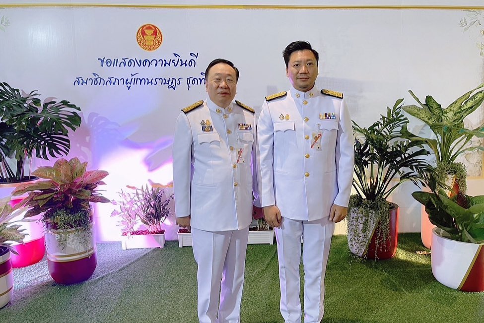 "มดดำ" โพสต์ภาพพ่อ - น้อง ลั่น เป็น สส.ที่ดีทำประโยชน์ให้ ปชช. ประชาธิปไตยสวยงามเสมอ