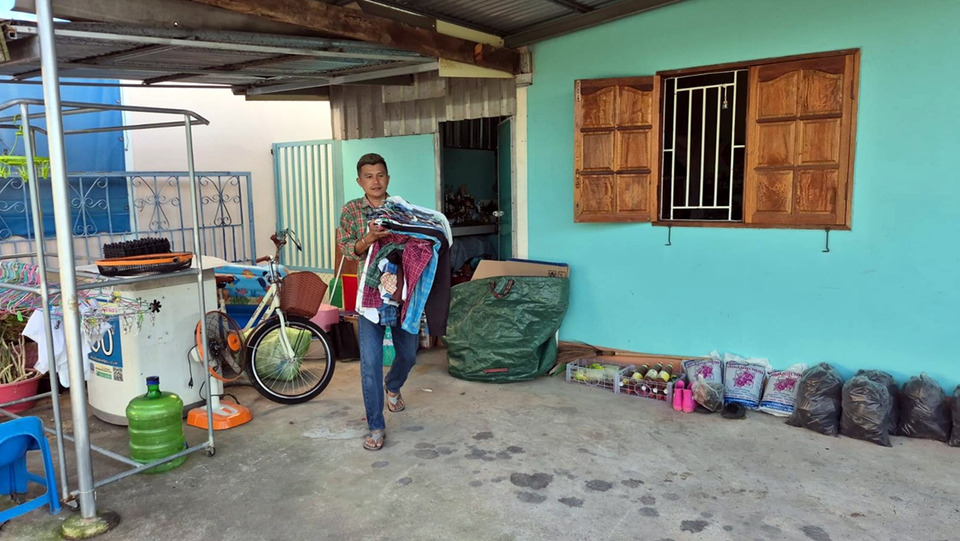ชาวบ้านบ้านกรวด บุรีรัมย์ เร่งเก็บของอพยพ หลังเหตุปะทะชายแดนไทย–กัมพูชา