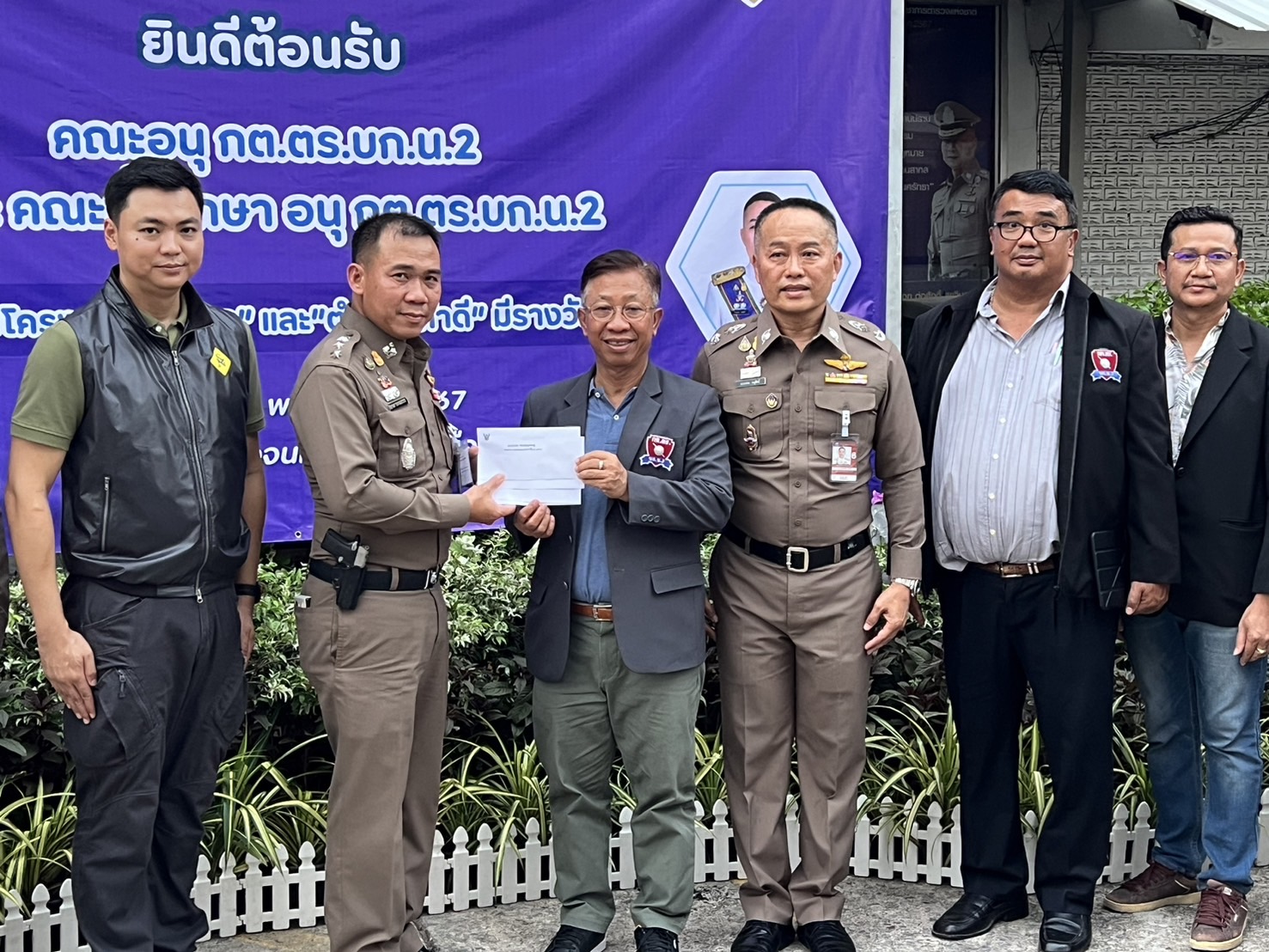 ผบก.น.2 ตรวจเยี่ยมข้าราชการตำรวจ มอบรางวัลโครงการ "ตำรวจทำดี มีรางวัล" สน.บางซื่อ - ดอนเมือง