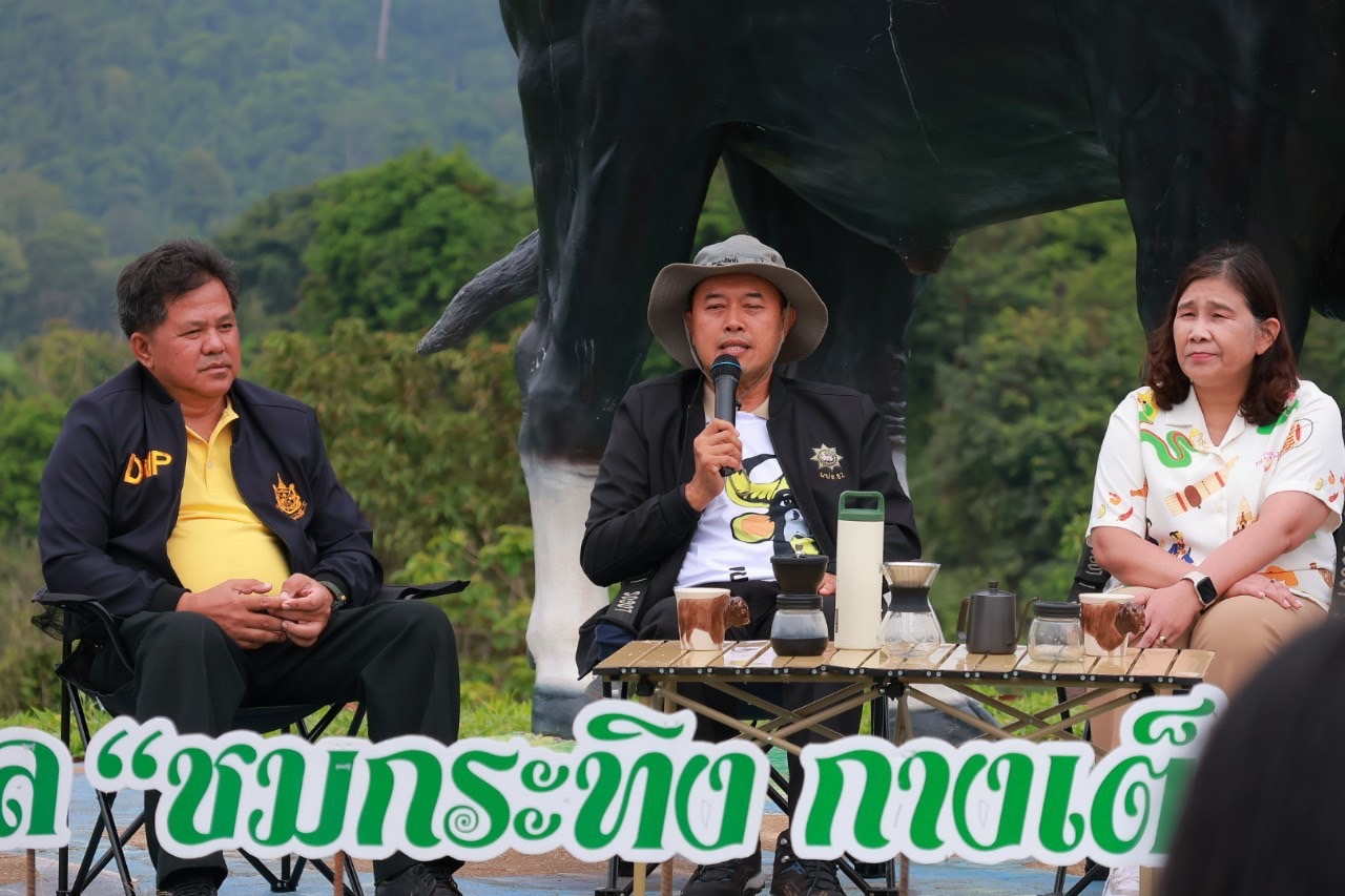 ชาวโคราชชวนชมเทศกาลกระทิงกางเต็นท์ดูดาววังน้ำเขียววันแม่แห่งชาติ 