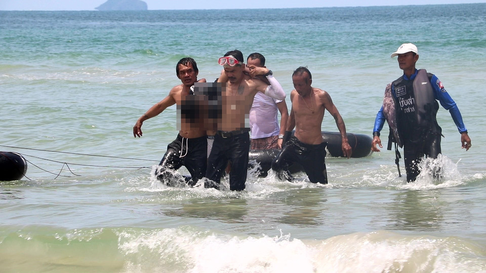 ปิดเทอมสลด! พ่อช็อกลูกชายวัย 14 จมดิ่งก้นทะเลต่อหน้า แวะเล่นน้ำหาดทุ่งวัวแล่นดับ กู้ภัยเผยนาทีน้ำดูดร่าง
